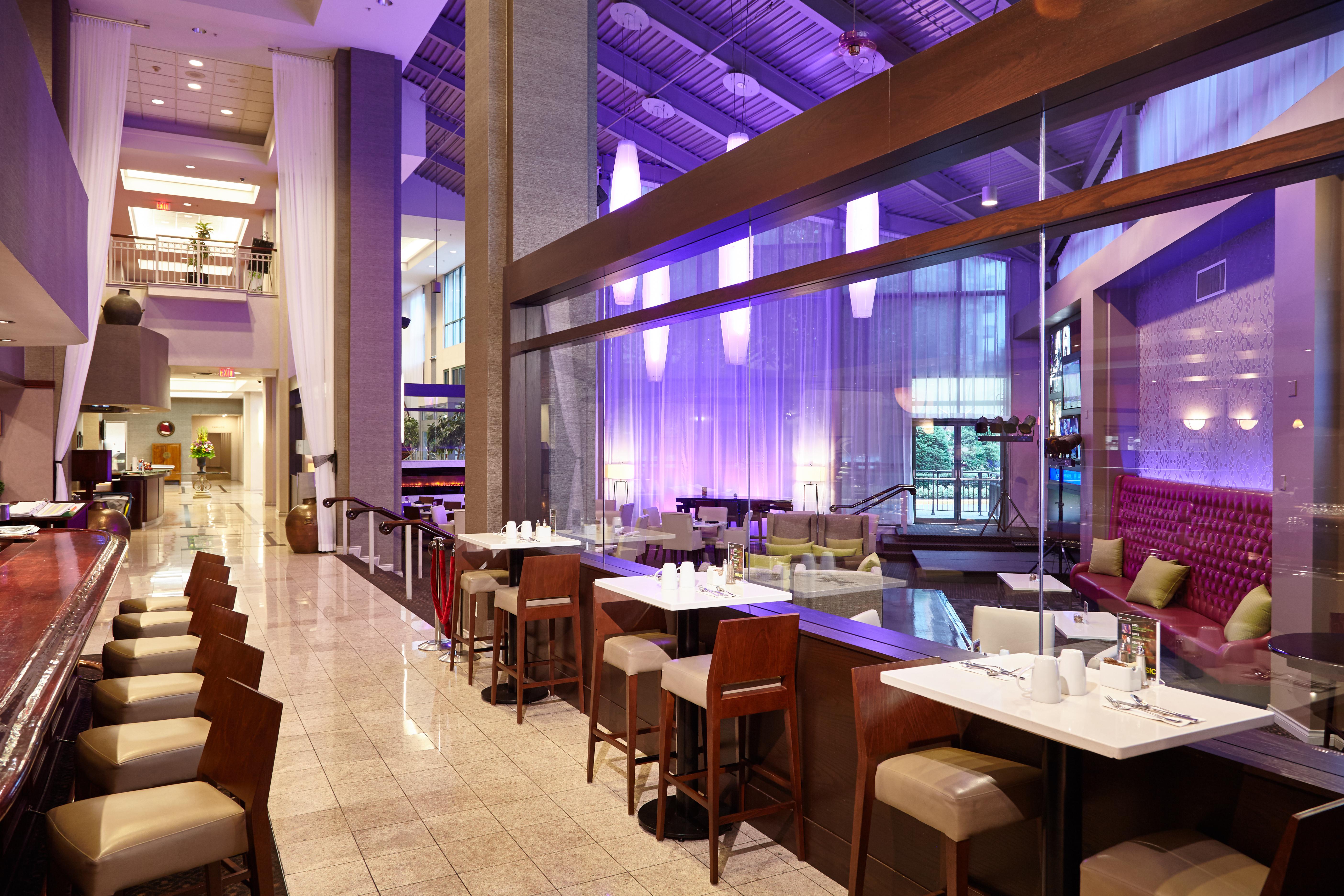 Executive Plaza & Conference Centre, Metro Vancouver Hotel