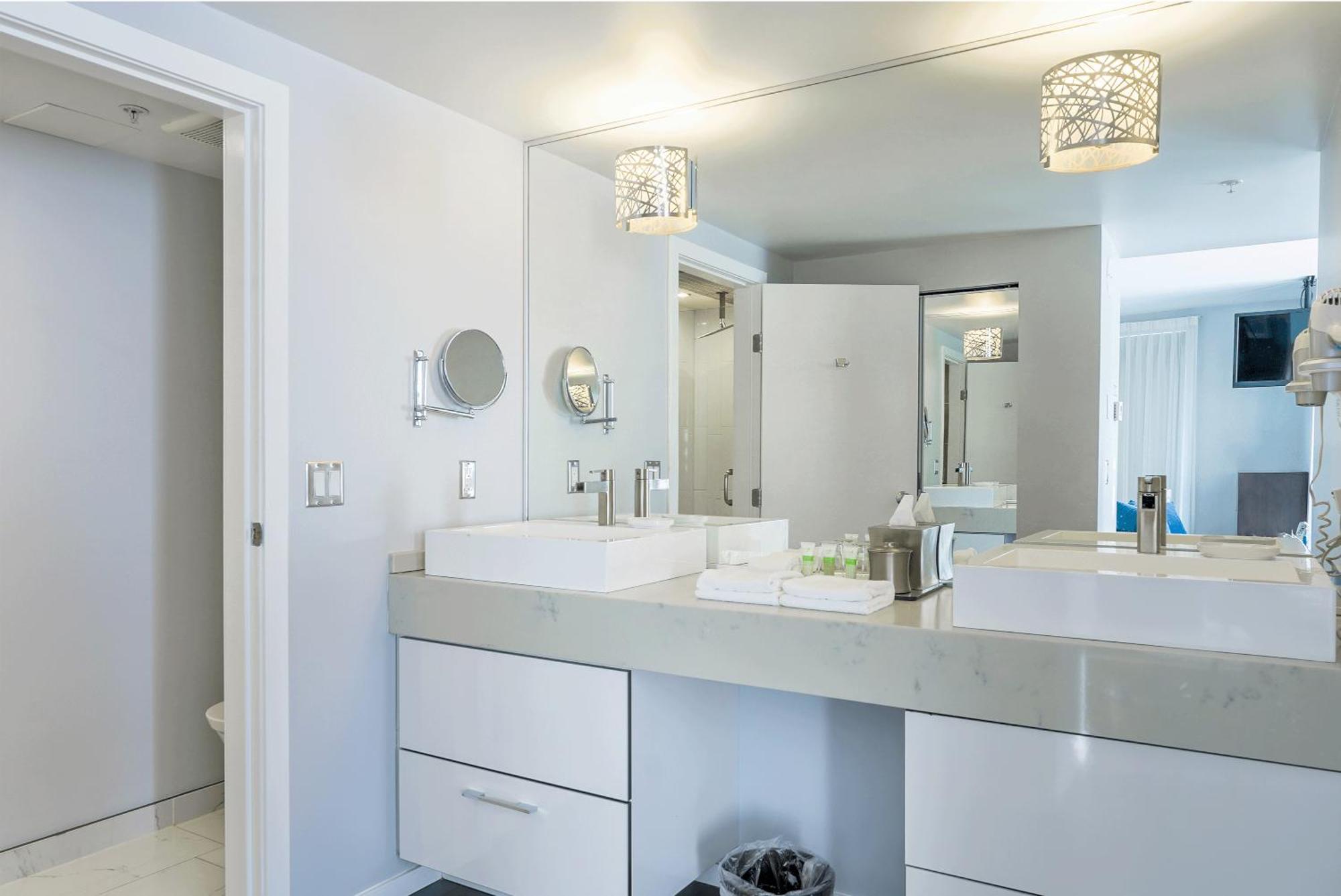 Executive Plaza & Conference Centre, Metro Vancouver Coquitlam