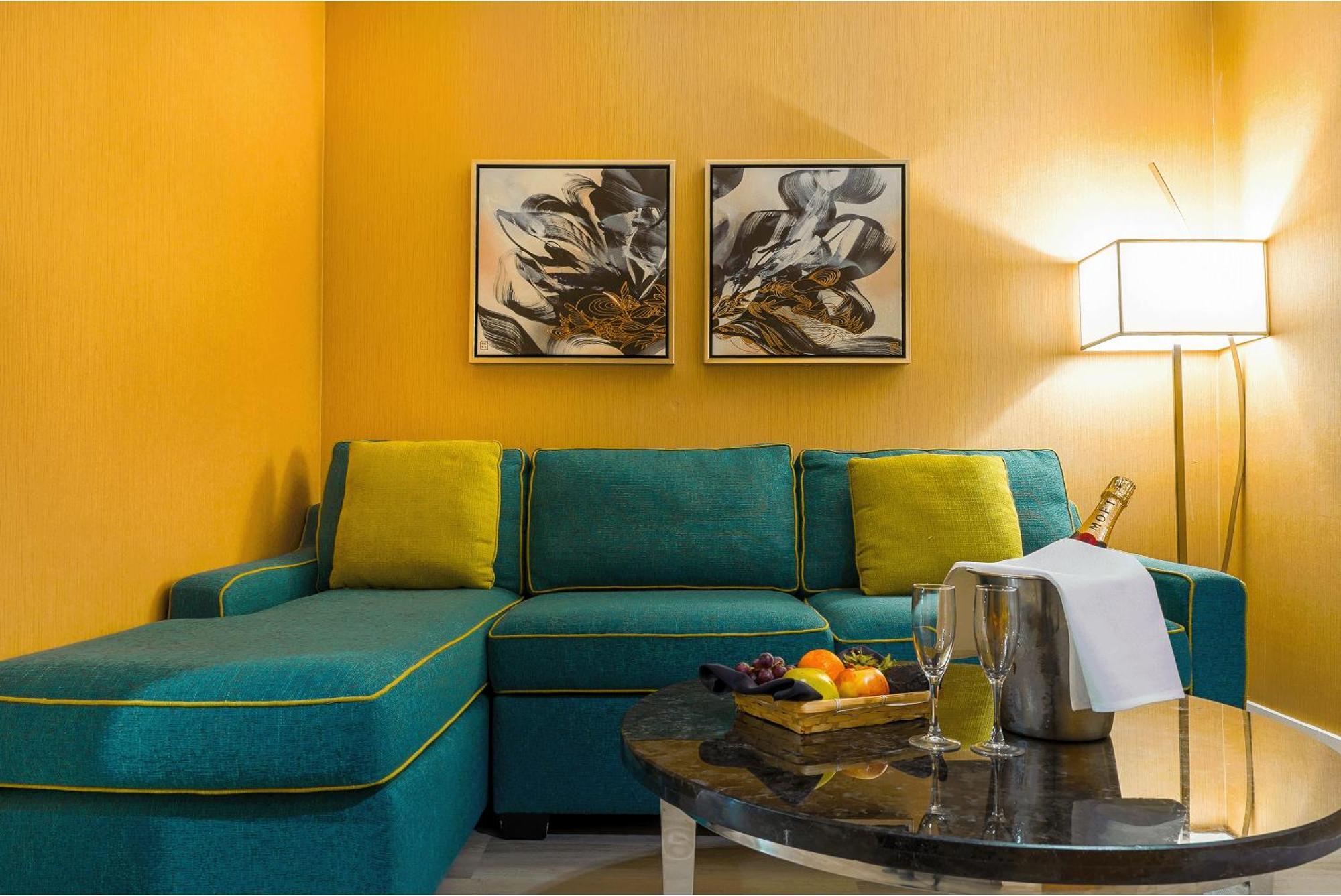 Executive Plaza & Conference Centre, Metro Vancouver Hotel 4*