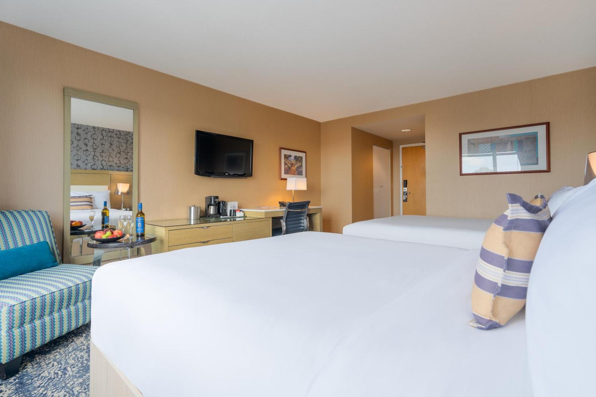 Executive Plaza & Conference Centre, Metro Vancouver Hotel