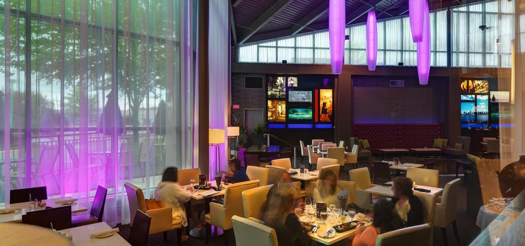 Executive Plaza & Conference Centre, Metro Vancouver Hotel
